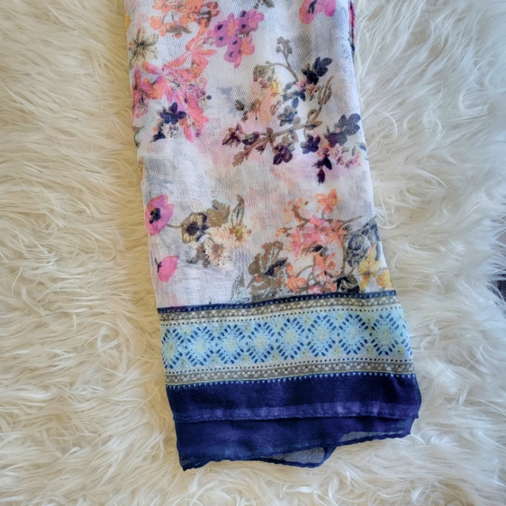 Reitman's floral scarf O/S